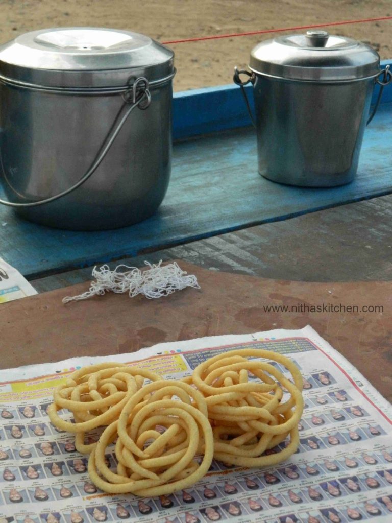 Thenkuzhal Murukku Ulunthu Murukku Recipe Traditional Thenkuzhal Murukku Arisi Maavu Murukku Recipe